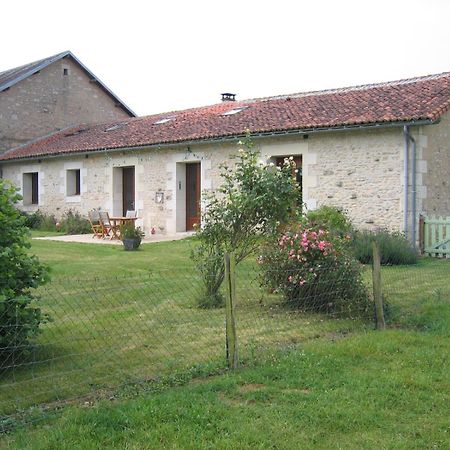 La Fermette Aux Lamas Savigny-Lévescault Extérieur photo